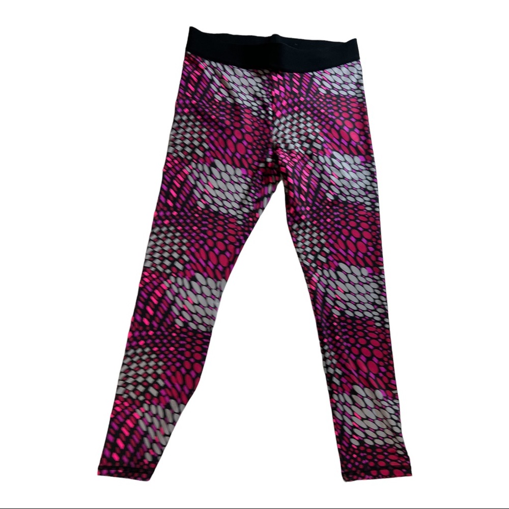 HUE Capri stretchy pant. Multi colors